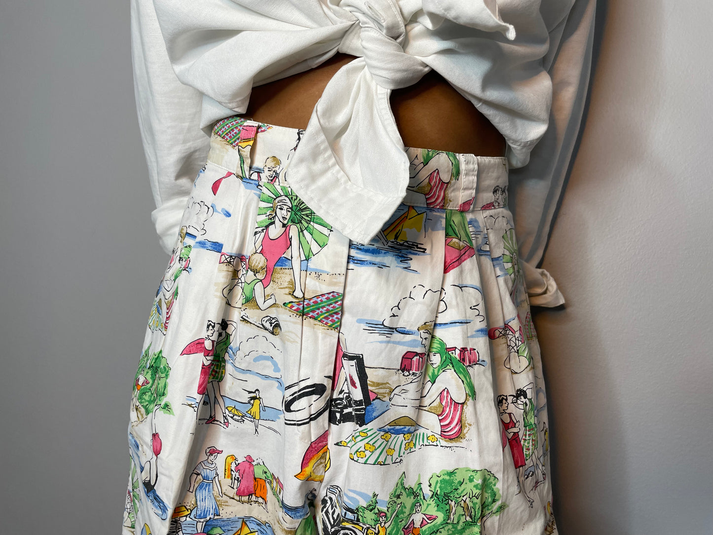 Vintage Beach Theme Shorts (Size 6)