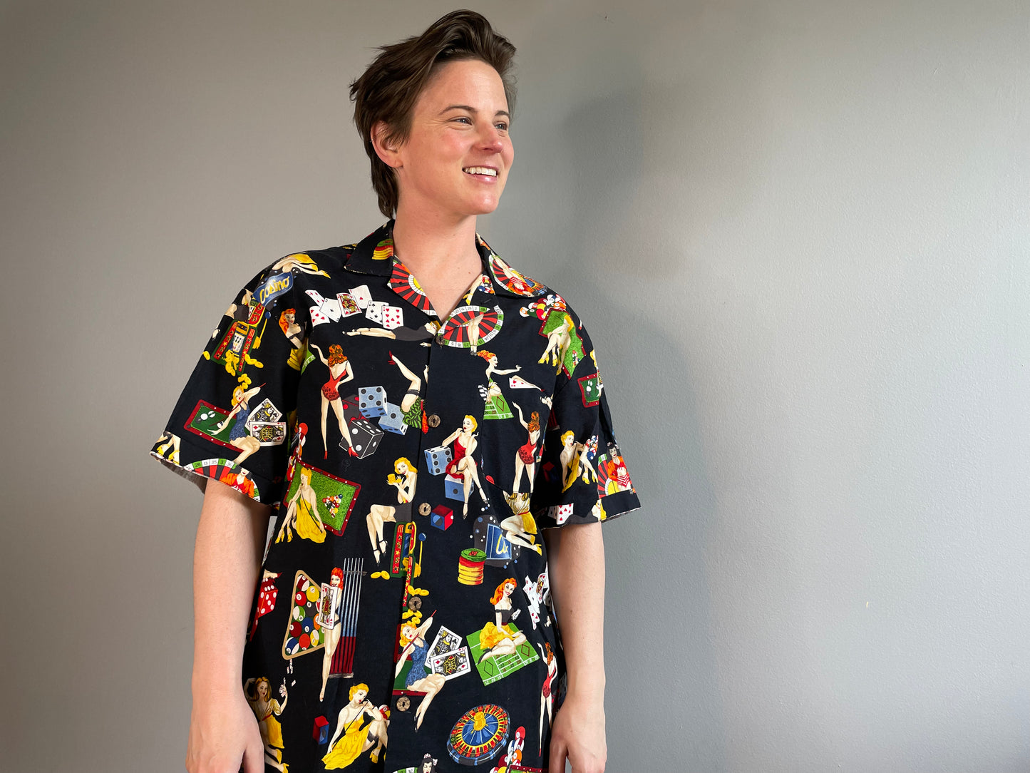 Vintage Casino & Pin-Up Theme Shirt (Men's Large)